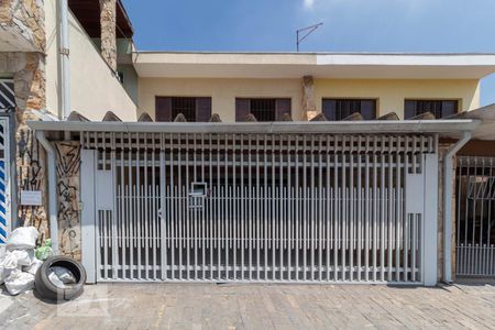 Casa para alugar com 130m², 3 quartos e 2 vagasFachada