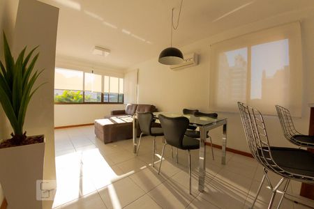 Sala de apartamento à venda com 3 quartos, 105m² em Petrópolis, Porto Alegre