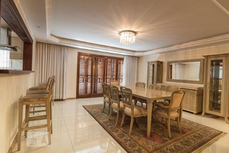 Detalhe Sala de casa para alugar com 5 quartos, 500m² em Vila Ipiranga, Porto Alegre