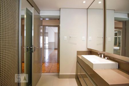 Apartamento à venda com 220m², 3 quartos e 1 vaga Apartamento à venda com 220m², 3 quartos e 1 vagaBanheiro