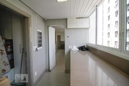 Apartamento à venda com 220m², 3 quartos e 1 vaga Apartamento à venda com 220m², 3 quartos e 1 vagaÁrea de Serviço