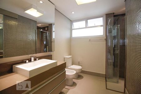 Apartamento à venda com 220m², 3 quartos e 1 vaga Apartamento à venda com 220m², 3 quartos e 1 vagaBanheiro