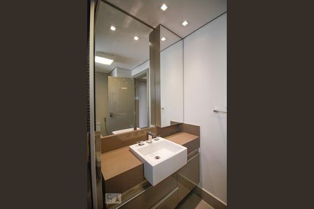 Apartamento à venda com 220m², 3 quartos e 1 vaga Apartamento à venda com 220m², 3 quartos e 1 vagaBanheiro da Suíte 3