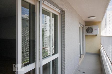 Apartamento à venda com 220m², 3 quartos e 1 vaga Apartamento à venda com 220m², 3 quartos e 1 vagaVaranda