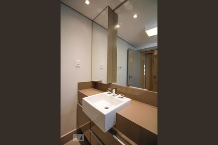 Apartamento à venda com 220m², 3 quartos e 1 vaga Apartamento à venda com 220m², 3 quartos e 1 vagaBanheiro da Suíte 2