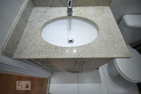 Apartamento para alugar com 75m², 2 quartos e 2 vagasDetalhe do Banheiro Suíte 