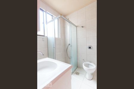 Banheiro de apartamento para alugar com 2 quartos, 55m² em Floresta, Porto Alegre