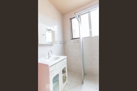 Banheiro de apartamento para alugar com 2 quartos, 55m² em Floresta, Porto Alegre