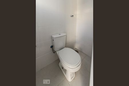 Banheiro de Serviço de casa para alugar com 3 quartos, 93m² em Vila Olinda, São Paulo