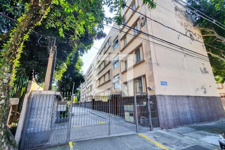 Apartamento para alugar com 60m², 2 quartos e 1 vaga Apartamento para alugar com 60m², 2 quartos e 1 vagaFachada