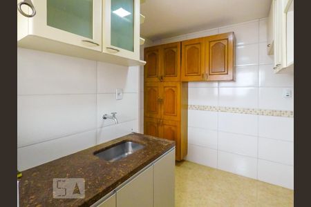 Apartamento à venda com 48m², 2 quartos e 1 vagaCozinha vista pela área de serviço