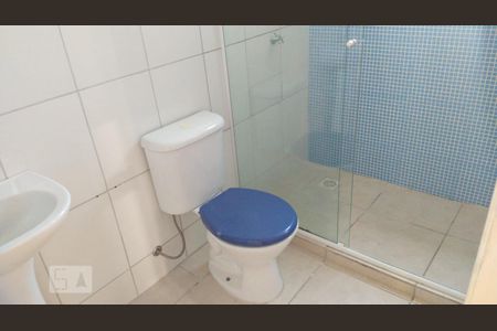 Banheiro de apartamento para alugar com 2 quartos, 60m² em Santa Cândida, Curitiba