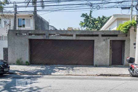 Casa à venda com 300m², 3 quartos e 4 vagas Casa à venda com 300m², 3 quartos e 4 vagasFachada