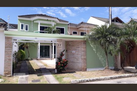 Casa para alugar com 300m², 4 quartos e 2 vagas Casa para alugar com 300m², 4 quartos e 2 vagasFachada