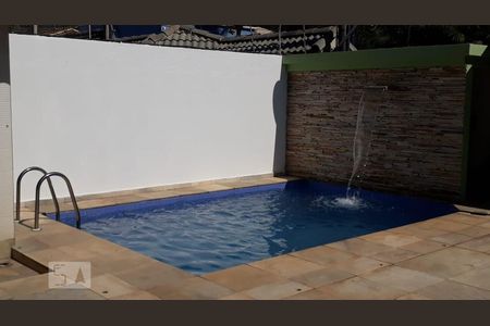 Casa para alugar com 300m², 4 quartos e 2 vagas Casa para alugar com 300m², 4 quartos e 2 vagasPiscina