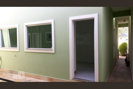 Casa para alugar com 300m², 4 quartos e 2 vagas Casa para alugar com 300m², 4 quartos e 2 vagasÁrea Externa Fundos