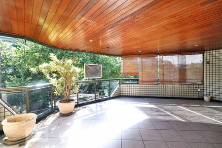 Apartamento à venda com 150m², 3 quartos e 2 vagasVaranda