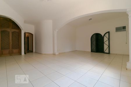 Casa à venda com 570m², 4 quartos e 5 vagasSuíte Master