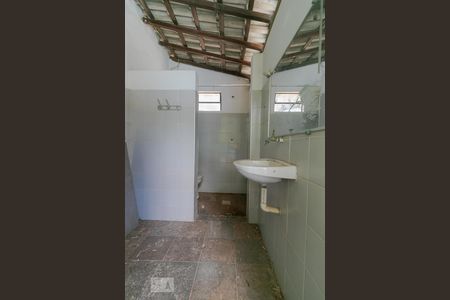 Casa à venda com 570m², 4 quartos e 5 vagasBanheiro da Piscina