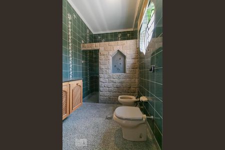 Casa à venda com 570m², 4 quartos e 5 vagasBanheiro da Suíte 01