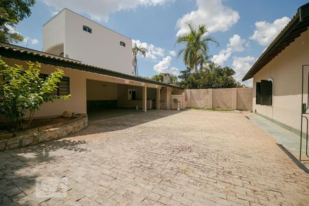 Casa à venda com 570m², 4 quartos e 5 vagasQuintal