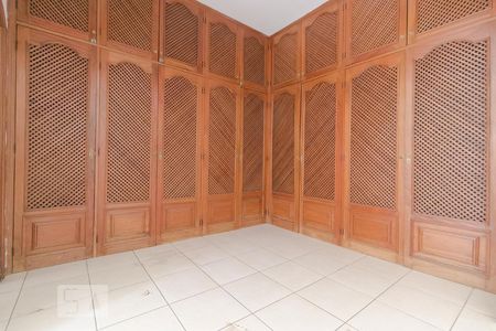 Casa à venda com 570m², 4 quartos e 5 vagasSuíte Master - Armários