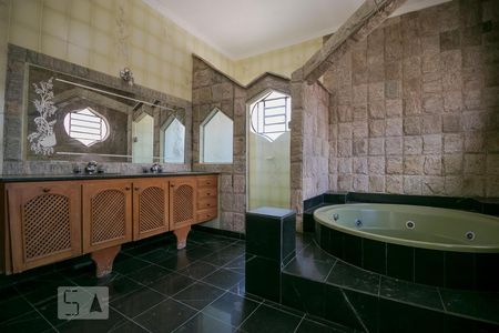 Casa à venda com 570m², 4 quartos e 5 vagasBanheiro da Suíte Master