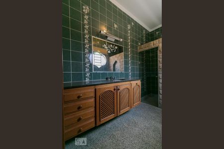 Casa à venda com 570m², 4 quartos e 5 vagasBanheiro da Suíte 01