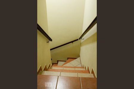 Escada de casa para alugar com 2 quartos, 98m² em Jardim Marcel, São Paulo