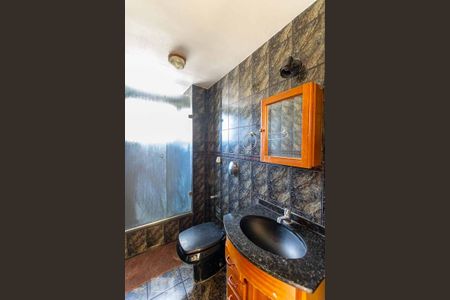 Banheiro Social de apartamento à venda com 2 quartos, 60m² em Centro, Niterói