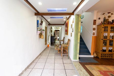 Casa à venda com 250m², 3 quartos e 2 vagas Casa à venda com 250m², 3 quartos e 2 vagasHall