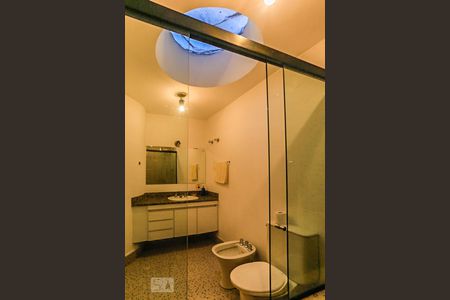 Apartamento à venda com 184m², 2 quartos e 2 vagasBanheiro da Suíte