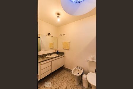 Apartamento à venda com 184m², 2 quartos e 2 vagasBanheiro da Suíte