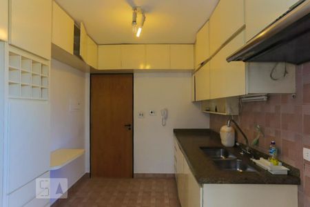 Apartamento à venda com 184m², 2 quartos e 2 vagasCozinha - Armários