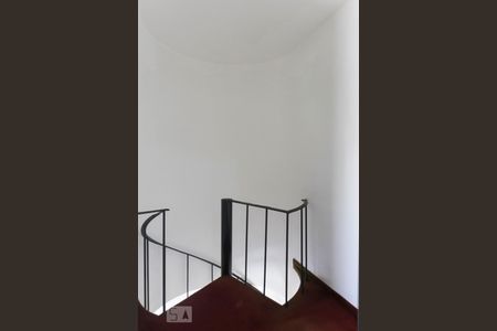 Apartamento à venda com 184m², 2 quartos e 2 vagasEscada