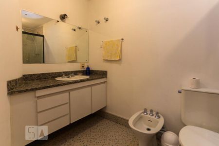 Apartamento à venda com 184m², 2 quartos e 2 vagasBanheiro da Suíte