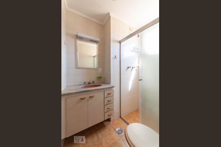Banheiro de apartamento para alugar com 2 quartos, 120m² em Centro, Campinas