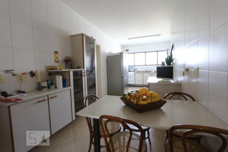 Apartamento para alugar com 205m², 4 quartos e 5 vagascozinha