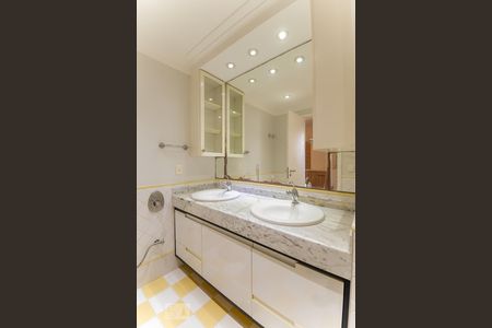 Apartamento à venda com 170m², 3 quartos e 3 vagasBanheiro da suíte 1