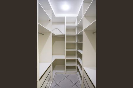 Closet suíte 1 de casa para alugar com 3 quartos, 160m² em Tijuca, Rio de Janeiro