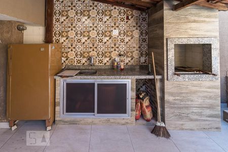 Apartamento para alugar com 290m², 4 quartos e 1 vaga Apartamento para alugar com 290m², 4 quartos e 1 vagaQuintal dos fundos - Armários