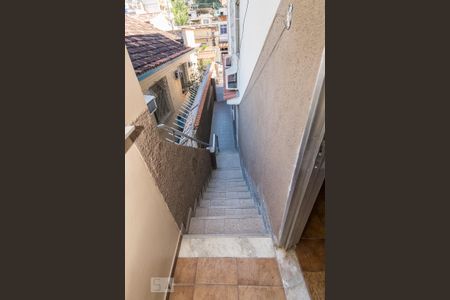 Apartamento para alugar com 290m², 4 quartos e 1 vaga Apartamento para alugar com 290m², 4 quartos e 1 vagaEscada de acesso ao imóvel