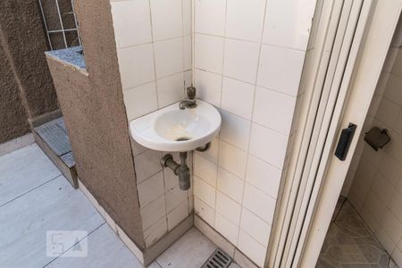 Apartamento para alugar com 290m², 4 quartos e 1 vaga Apartamento para alugar com 290m², 4 quartos e 1 vagaQuintal dos fundos - Banheiro 5