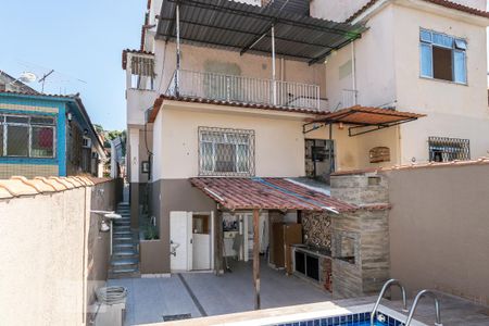 Apartamento para alugar com 290m², 4 quartos e 1 vaga Apartamento para alugar com 290m², 4 quartos e 1 vagaQuintal dos fundos - Fachada da casa