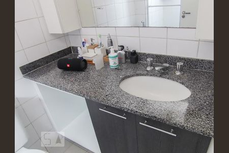 Banheiro de apartamento para alugar com 2 quartos, 54m² em Santa Teresinha, São Paulo