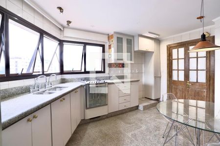 Apartamento para alugar com 200m², 3 quartos e 3 vagas Apartamento para alugar com 200m², 3 quartos e 3 vagasCozinha