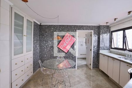 Apartamento para alugar com 200m², 3 quartos e 3 vagas Apartamento para alugar com 200m², 3 quartos e 3 vagasCozinha