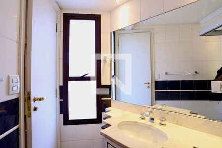 Apartamento para alugar com 200m², 3 quartos e 3 vagas Apartamento para alugar com 200m², 3 quartos e 3 vagasBanheiro do quarto 2