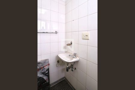 Apartamento para alugar com 200m², 3 quartos e 3 vagas Apartamento para alugar com 200m², 3 quartos e 3 vagasBanheiro de Serviço