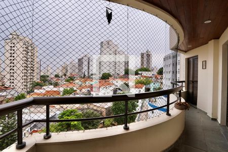 Apartamento para alugar com 200m², 3 quartos e 3 vagas Apartamento para alugar com 200m², 3 quartos e 3 vagasVaranda